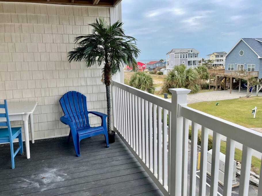 3 Bedroom Condo, Ocean Views & Short Walk To Beach! Oak Island Exteriör bild