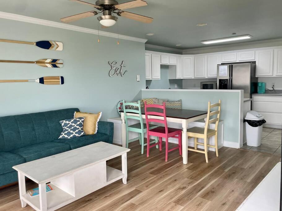 3 Bedroom Condo, Ocean Views & Short Walk To Beach! Oak Island Exteriör bild