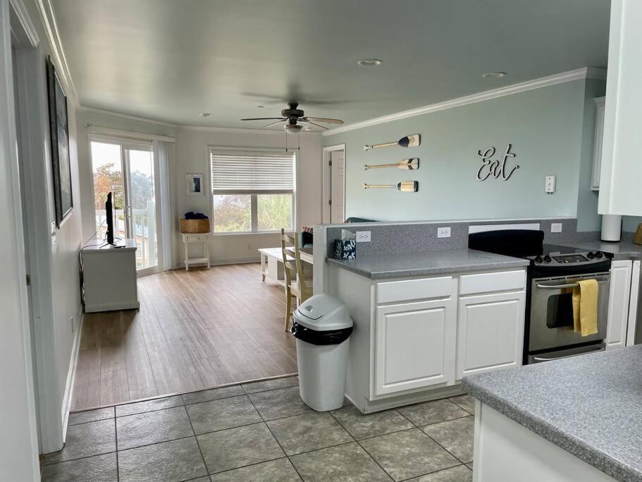 3 Bedroom Condo, Ocean Views & Short Walk To Beach! Oak Island Exteriör bild
