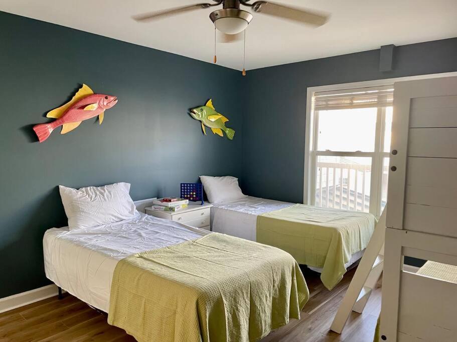3 Bedroom Condo, Ocean Views & Short Walk To Beach! Oak Island Exteriör bild
